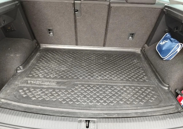 Volkswagen Tiguan cena 123899 przebieg: 138181, rok produkcji 2019 z Barcin małe 277